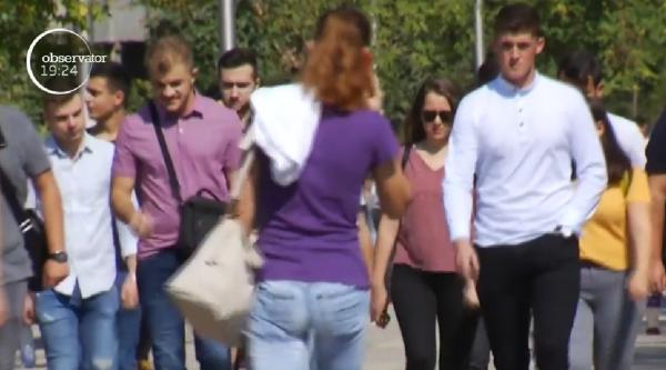 Aproape 500 de mii de tineri încep luni facultatea