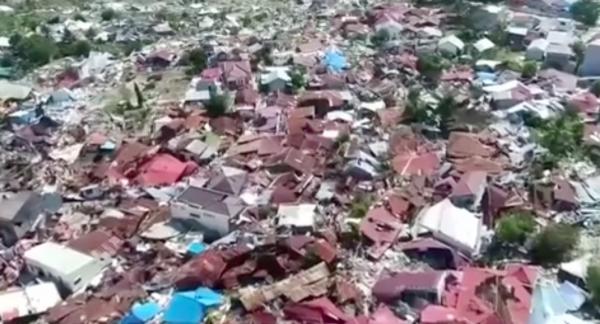 Bilanţul cutremurelor urmate de tsunami în Indonezia depăşeşte 1200 de morţi. Mai multe localităţi au rămas izolate