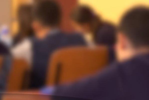 Scandal uriaș la un liceu din Sebeș! Un profesor de istorie a pălmuit un elev de clasa a 5-a care l-a jignit