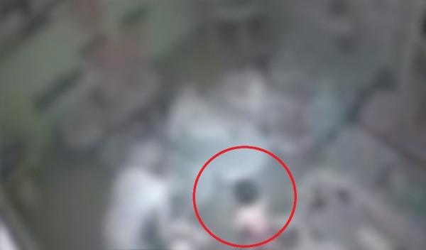 Scandal la o creşă din Constanţa! O mamă acuză educatoarele că i-au bruscat fetiţa