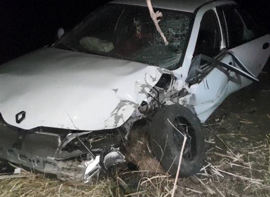 A născut după un accident. O tânără însărcinată a ajuns la spital, după ce a lovit o mașină și apoi s-a oprit într-un copac