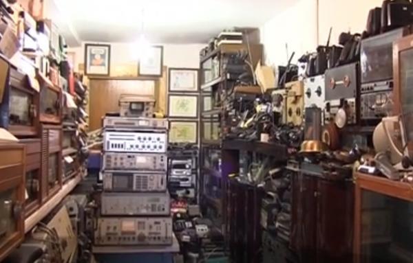 Un clujean şi-a transformat pasiunea pentru radio şi comunicaţii într-un muzeu privat