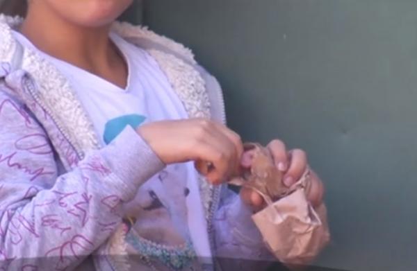 La o lună de la începerea şcolii, elevii încă aşteaptă cornul şi laptele