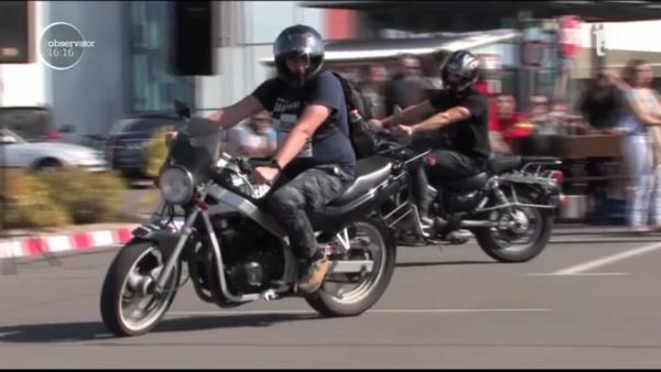 Sute de curioşi au fost dornici să testeze puterea motoarelor la "Motociclist pentru o zi"