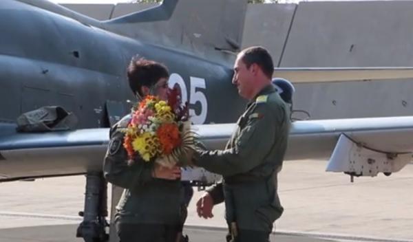 Premieră în Armata Română. O tânără de 30 de ani a devenit prima femeie instructor pentru piloți