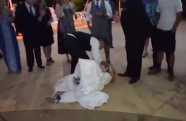 Nuntă cu bucluc la New York! Gestul alesului ei o dă pe spate, la propriu, pe o mireasă