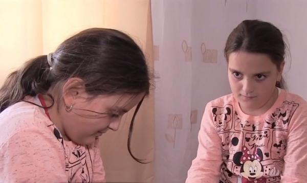 Gemenele orfane din Murfatlar, crescute de bunică, vor avea un acoperiș deasupra capului