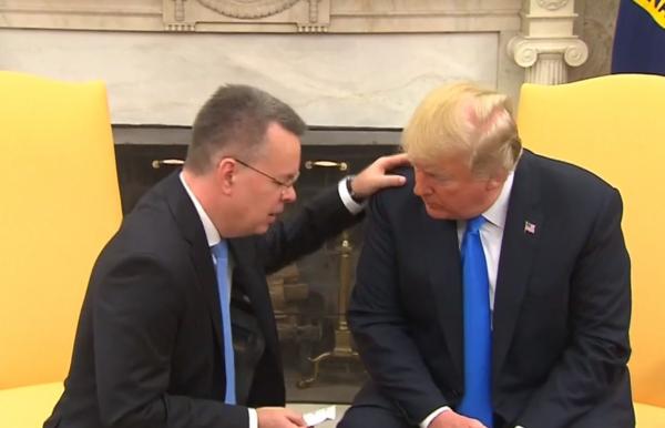 Pastorul Andrew Brunson a ajuns pe teritoriu american şi a fost primit la Casa Albă de Donald Trump