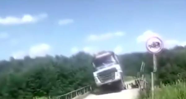 Semnele de circulaţie nu sunt făcute pentru a fi ignorate. Ce se poate întâmpla dacă nu respecţi regulile