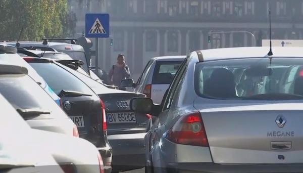 Doi studenți din Brașov lucrează la o aplicație care ar putea rezolva problema parcărilor