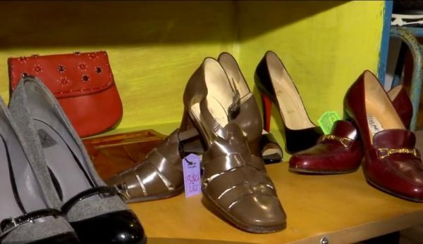 Second hand de lux! Cu doar 600 de euro te îmbraci de la Versace sau Prada