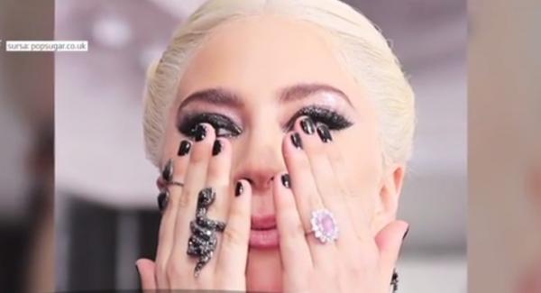 Lady Gaga se pregăteşte să devină mireasă. Cântăreaţa s-a logodit cu agentul său, Christian Carino