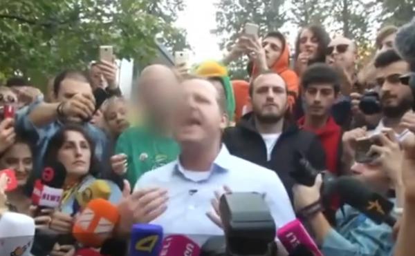 Un candidat la preşedinţia Georgiei, reţinut de poliţie, după ce a împărţit ţigări cu cannabis, în timpul unui miting politic