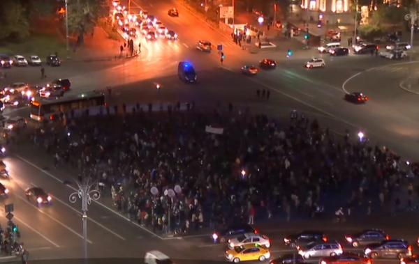 Au fost din nou proteste în Piaţa Victoriei, împotriva guvernului şi a PSD