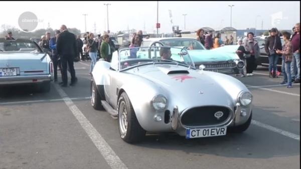 Iubitorii de automobile s-au întâlnit la Retroparada Toamnei din Constanța