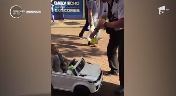 O fetiţă din Marea Britanie a fost amendată pentru că nu a parcat regulamentar (Video)