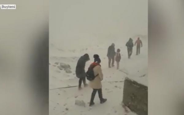 Patru oameni au fost răniţi în vijelia care loveşte România