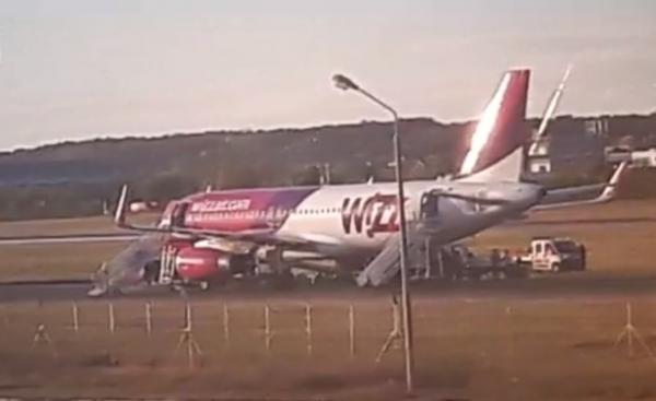 Alertă maximă pe aeroportul Otopeni. O femeie a anunţat că avionul Wizz Air va sări în aer