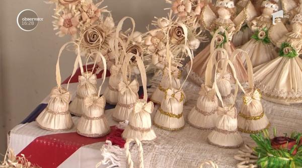 O artistă din Mureş transformă frunzele de porumb în adevărate capodopere