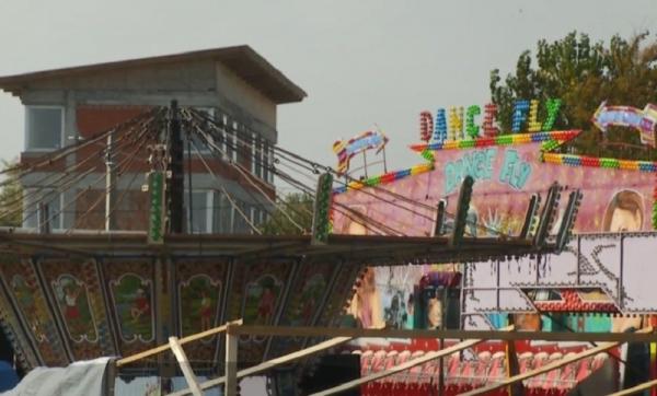 Pericol într-un parc de distracţii din Giurgiu. Inspectorii au găsit cordeline cu bandă adezivă, carusel cu scânduri rupte şi instalaţii fără şuruburi