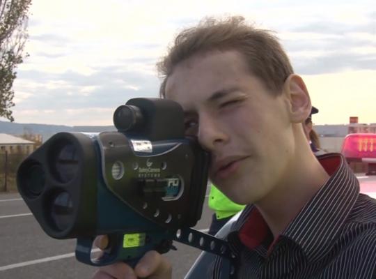 Un puști de 14 ani și-a îndeplinit visul copilăriei. Să fie polițist pentru o zi