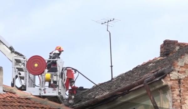 Zeci de familii din Drobeta-Turnu Severin, în pericol uriaş din cauza unui coș de fum defect