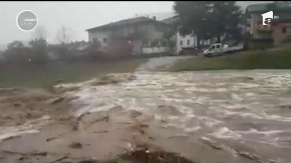 Italia se află sub cod portocaliu şi roşu de vreme rea. Rafalele de vânt ating chiar şi 100 de kilometri pe oră