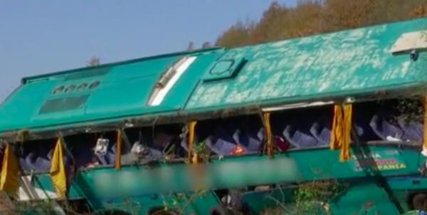 Autocar cu 72 de persoane, implicat într-un grav accident în Hunedoara. Victimele au povestit clipele teribile prin care au trecut