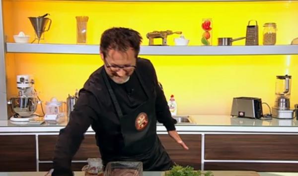 Sosia lui Elvis Presley, la "Chefi la cuțite"