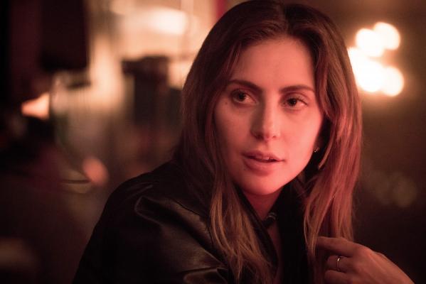 Lady Gaga dă lovitura cu piesele din filmul " A star is born"