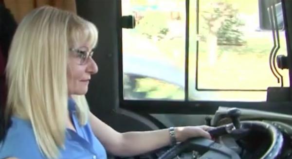 O femeie din Târgu Mureş a sfidat regulile şi a ales să devină şofer de autobuz în oraş