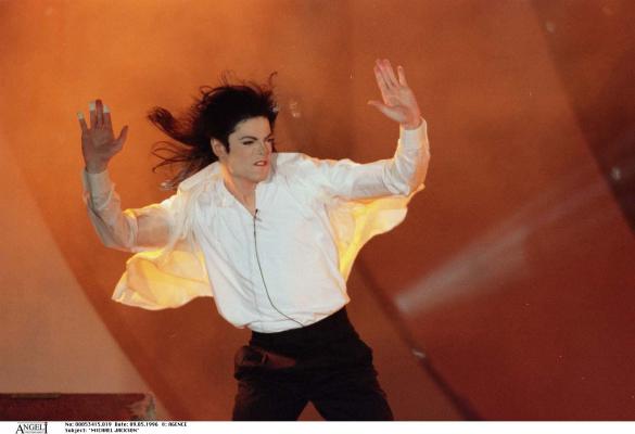 La aproape 10 ani de la moarte, numele Michael Jackson continuă să se vândă