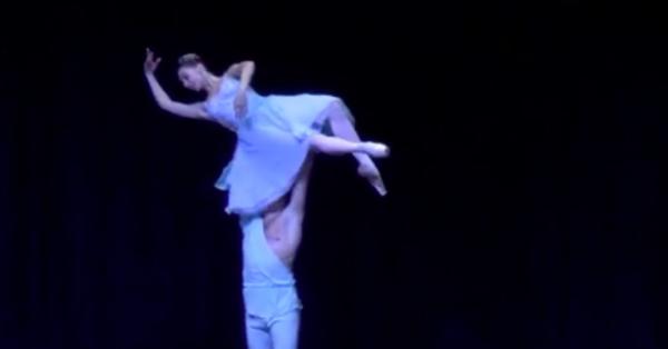 Pentru prima dată, balerinii Teatrului Bolshoi din Moscova au dansat pe o scenă, în ţara noastră