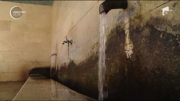 În satul Fântâna Mare nu există apă curentă, iar locuitorii pot folosi o singură cişmea