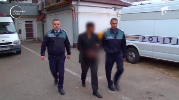 Un bărbat a vrut să jefuiască o locuinţă din Argeş, dar a adormit lângă proprietară