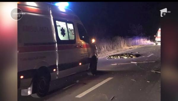 Impact devastator între un autoturism şi o căruţă, în Ialomița. Un bărbat a murit, alte șase persoane sunt rănite