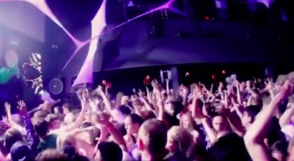 Până la ce vârstă este normal să mergem în cluburi, potrivit unui studiu realizat în Marea Britanie