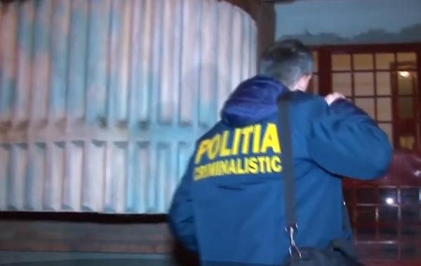 O femeie de 72 de ani din Piteşti, găsită moartă în casă, cu bandă adezivă în jurul capului