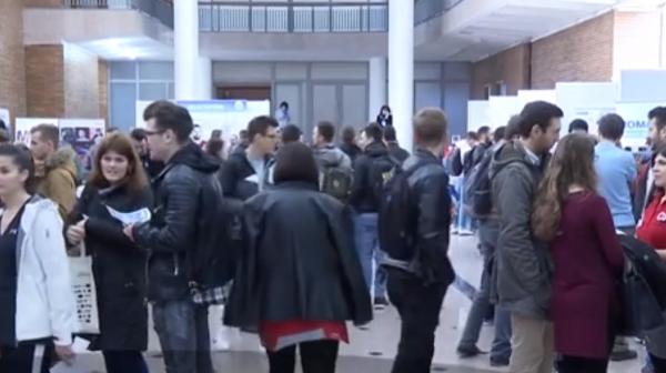 Salariile tinerilor programatori sunt printre cele mai mari de pe piaţa românească