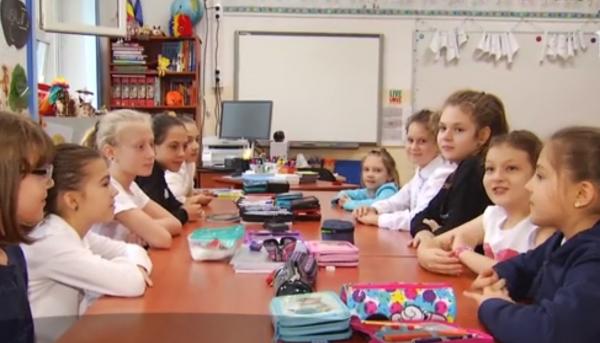 Joaca, prescrisă pe rețetă de medici. Conform unui studiu, un copil petrece afară mai puţin timp decât un prizonier