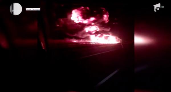 Pericol de explozie pe Autostrada A1, după ce un camion plin cu bitum a luat foc în mers