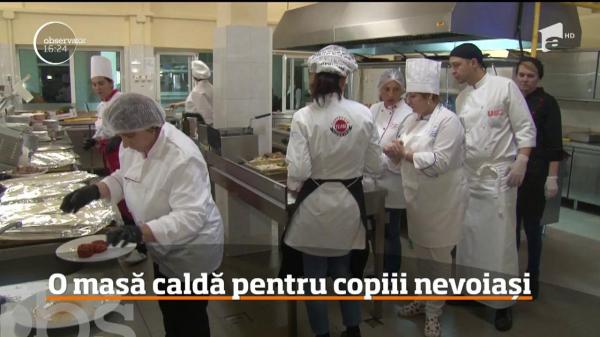 Masa caldă pentru persoanele asistate social din Bacău