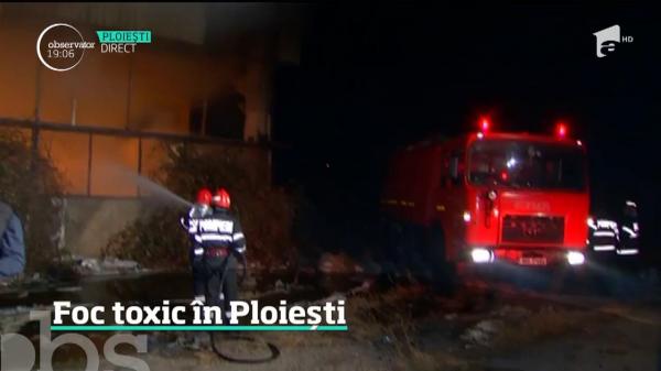 Fum toxic la Ploiești, în urma incendiului de la un depozit de mase plastice