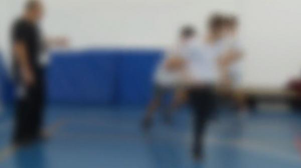 Profesor de sport din București, acuzat că agresează elevii la ore: "I-a pus mâna în piept și l-a dat cu capul de perete"