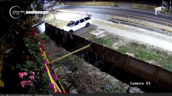 Accident spectaculos pe o şosea din Dolj. Un şofer a pierdut controlul volanului şi a intrat într-un parapet (Video)