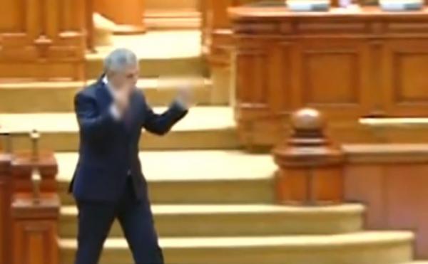 Florin Iordache, criticat și de colegii de partid, după gestul obscen din Parlament: "Nu se face! Nu suntem la stadion"