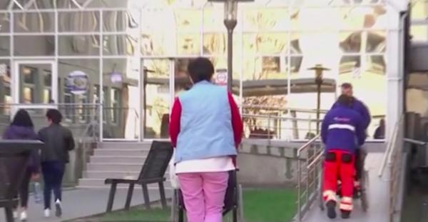 Situaţie scandaloasă în spitalul judeţean Braşov. Angajaţii nu respectă normele minime de igienă