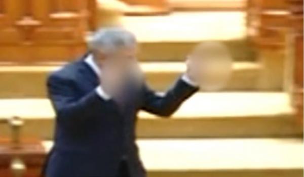 Florin Iordache, gest obscen în Parlament. Le-a arătat degetul mijlociu colegilor din Opoziție