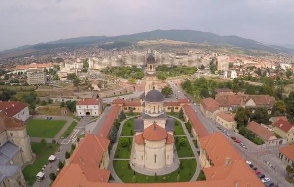 Cazare în Alba Iulia, 1 decembrie, 7.500 de lei. Camerele de la sate se dau la prețuri de hotel