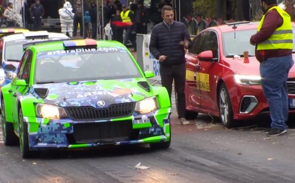 Spectacol pe Bulevardul Kiseleff din Capitală. Maşinile tunate s-au întrecut în etapa naţională de raliu